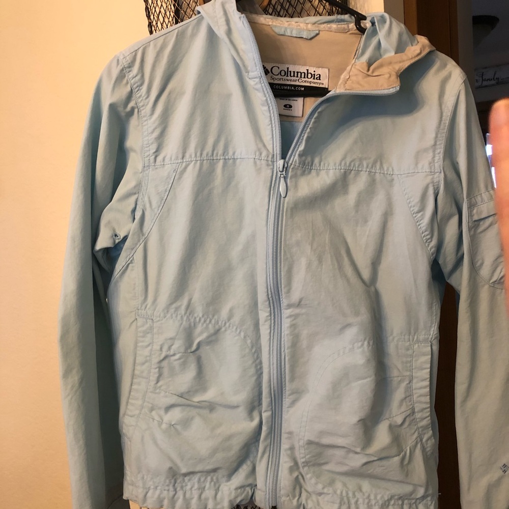 Light blue Columbia outer layer jacket. Women’s size small.
